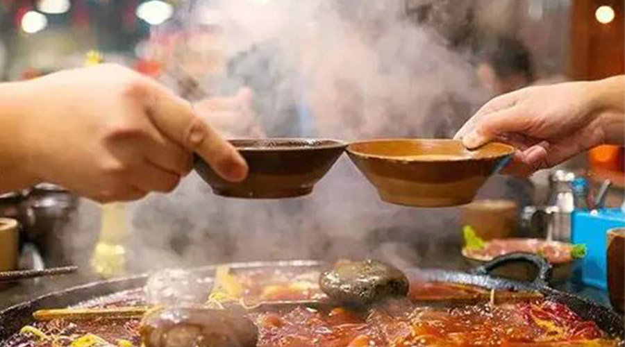 冬天火鍋團(tuán)建引來一身火鍋味  衣物烘干機(jī)化解職場尷尬！